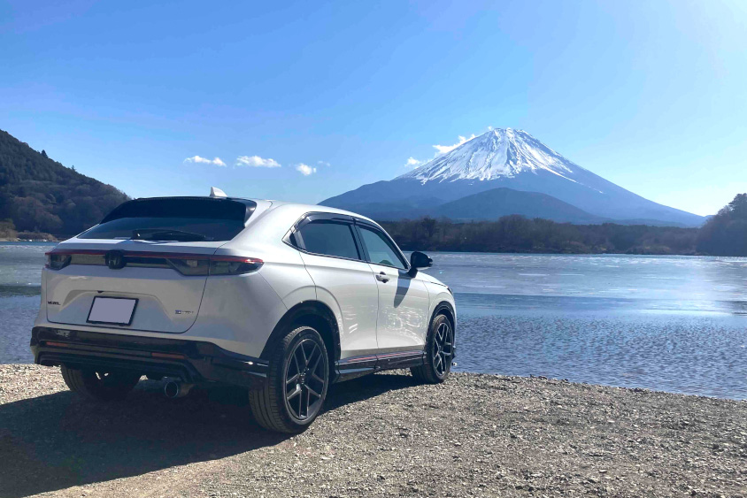 ホンダ・ヴェゼルと富士山