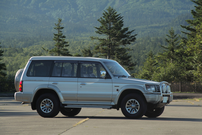 三菱・パジェロ エクシードの右サイド