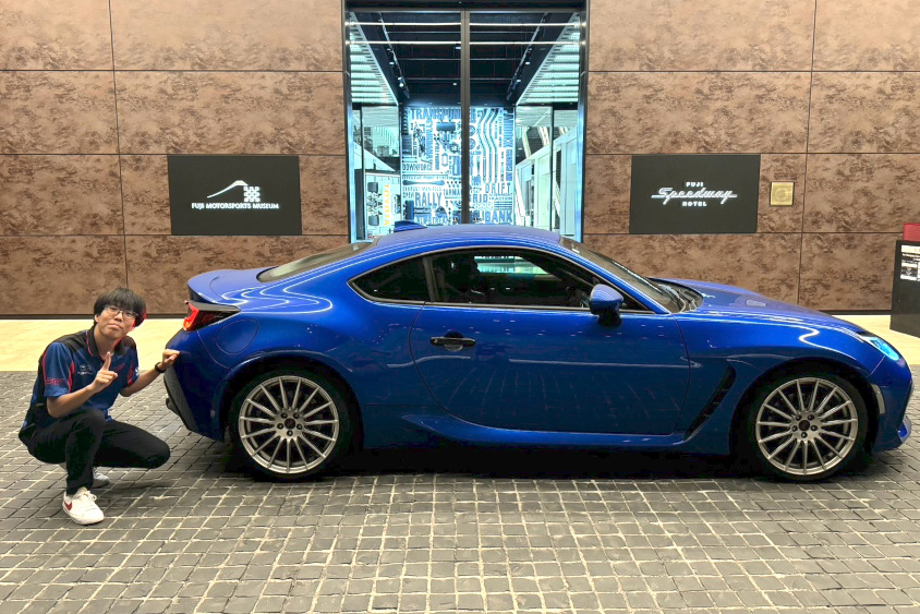 富士スピードウェイホテルで撮影したスバル・BRZとオーナーさん