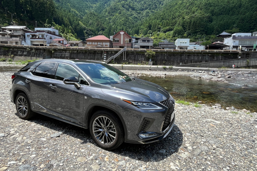 レクサス・RX300と河原