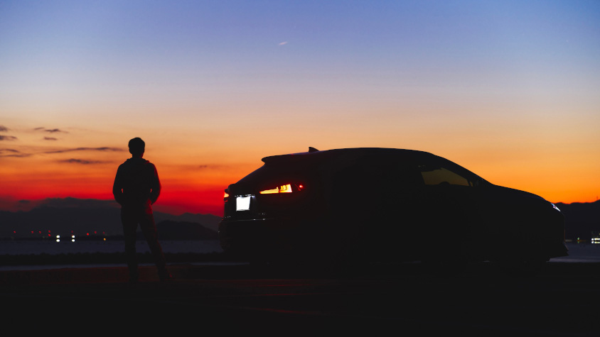 夕日に佇むレクサス・RX300とオーナーさん