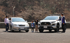 生活必需品が人生を彩る愛車に。トヨタ カローラランクス＆RAV4で刻む僕と家族の物語
