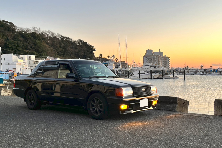 トヨタ・コンフォートGT-Zと海と夕焼け