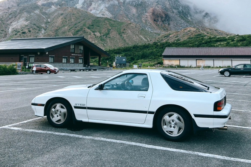 マツダ・サバンナRX-7（FC3S）の左サイド