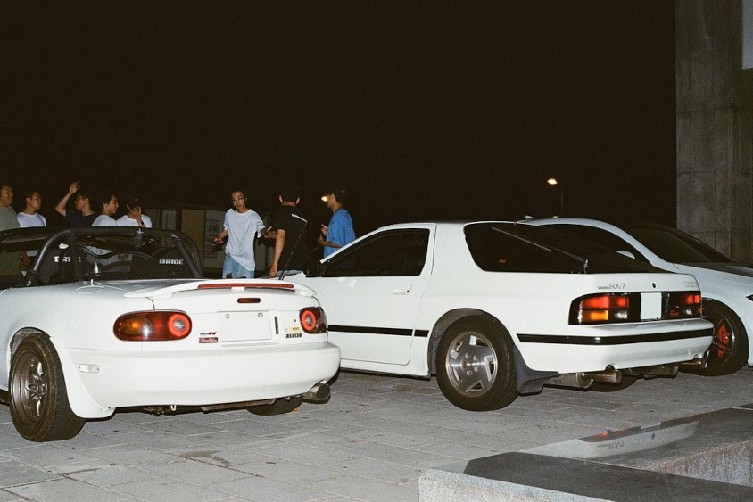 マツダ・サバンナRX-7（FC3S）と韓国人オーナーのロードスター