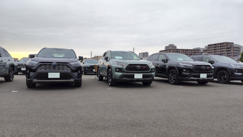 トヨタ・RAV4のオフ会の様子