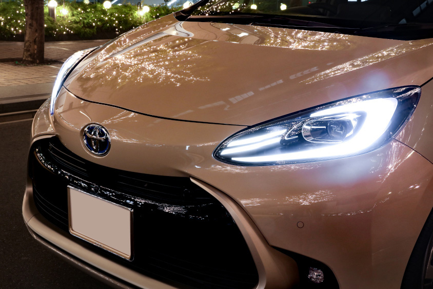 トヨタ アクアのヘッドライト