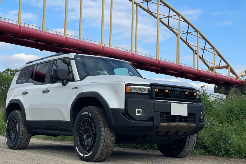 トヨタ・ランドクルーザー250と橋