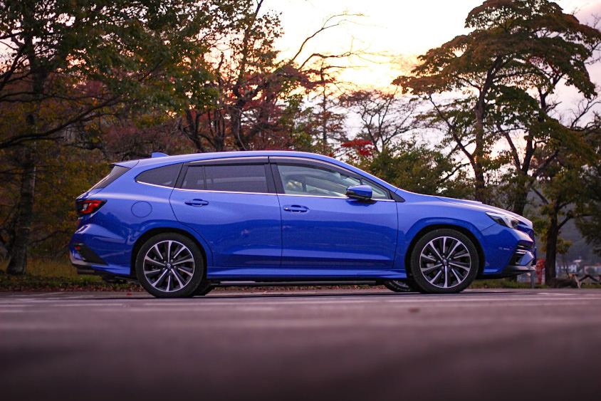 スバル・レヴォーグSTI Sport EXの右サイドビュー