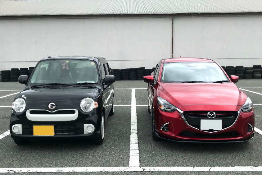 ダイハツ・ミラココアとマツダ・デミオ