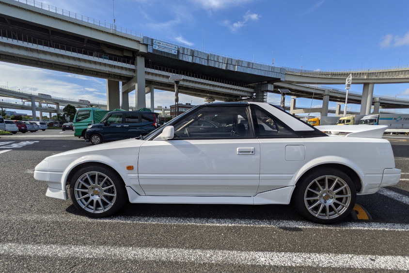 トヨタ・MR2の左サイト