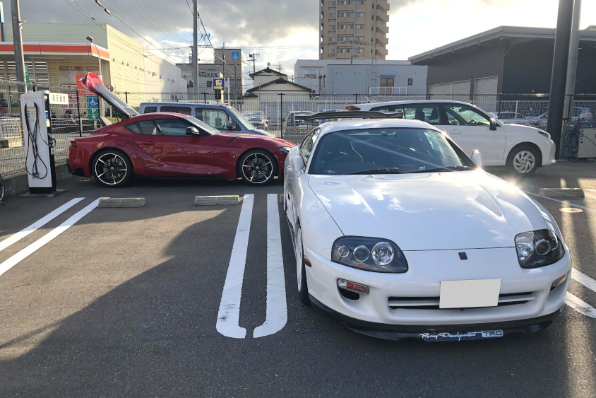 80スープラのごごん太とGRスープラのロプロス