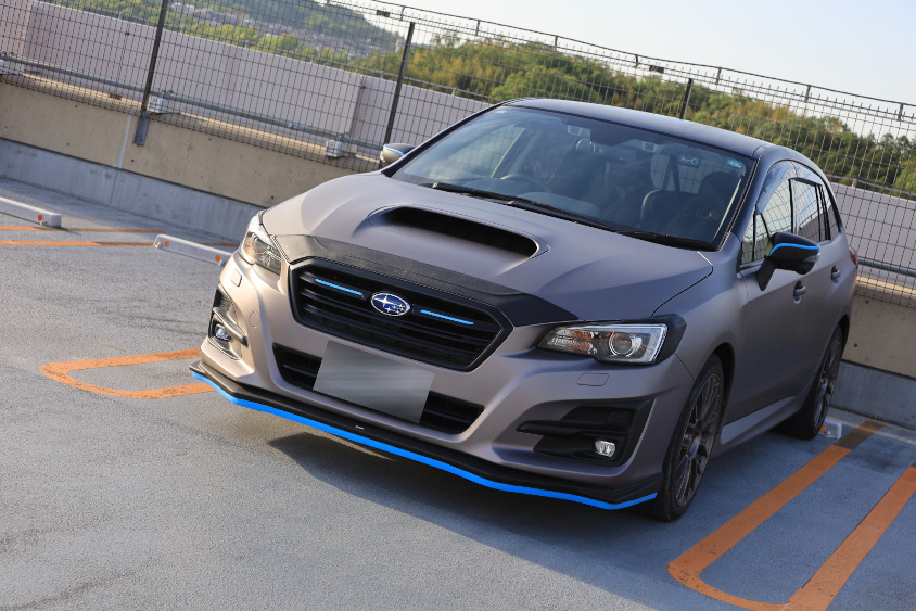 グレーにオールペンしたスバル・レヴォーグ V-SPORT