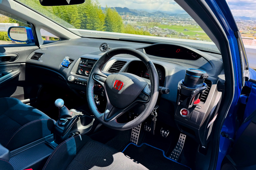 ホンダ・シビックタイプR（FD2）の運転席