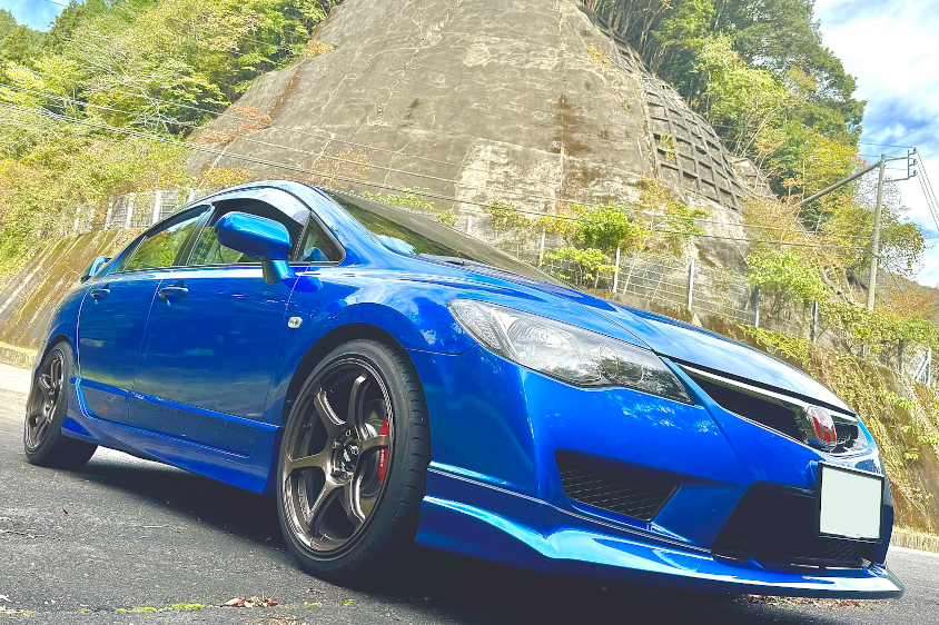 ホンダ・シビックタイプR（FD2）が履くADVAN Racingのホイール