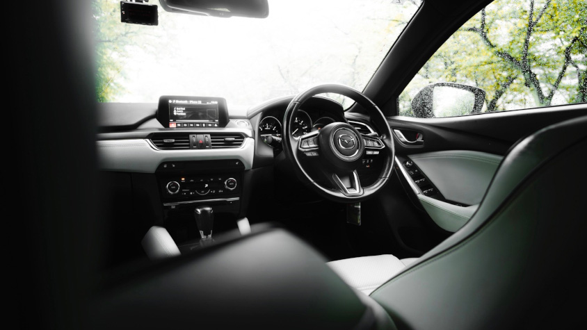 マツダ・アテンザワゴンの運転席