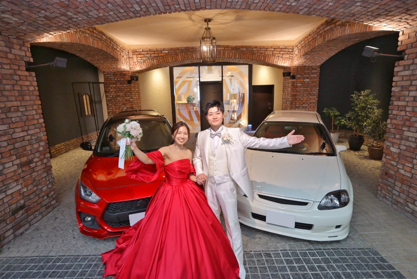 オーナーご夫婦とスズキ・スイフトスポーツとホンダ・シビックタイプR