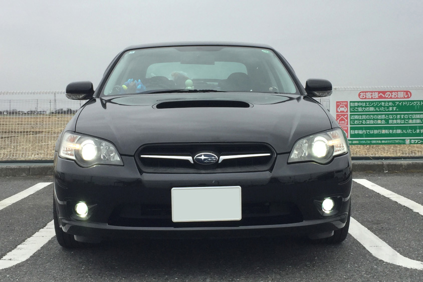 スバル・レガシィB4の正面