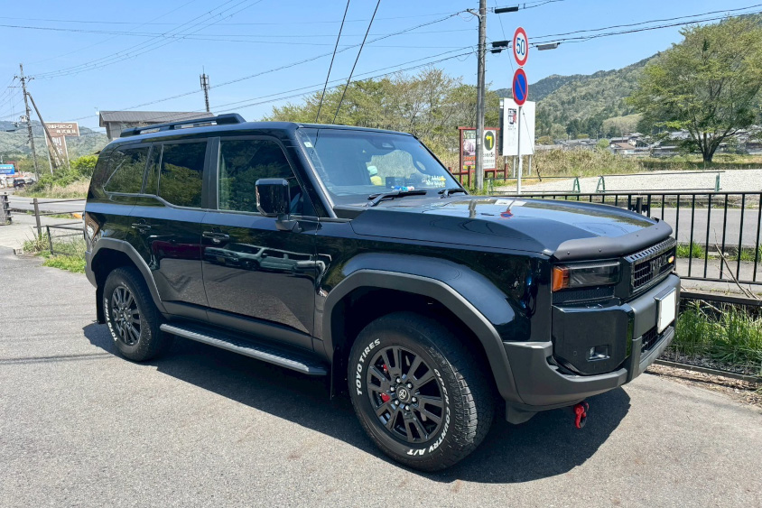 トヨタ ランドクルーザー250と大きな橋