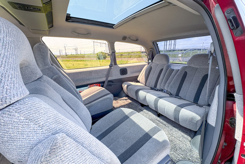 トヨタ・エスティマの後席