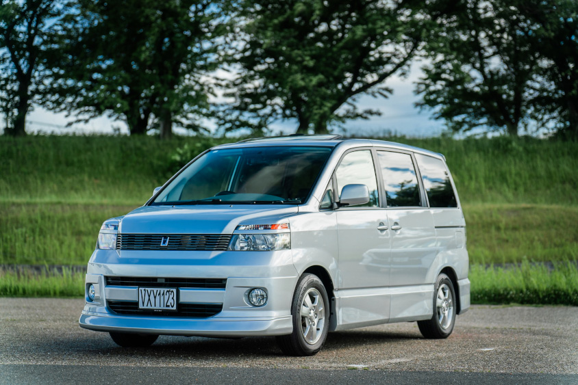 トヨタ・ヴォクシー（60系）