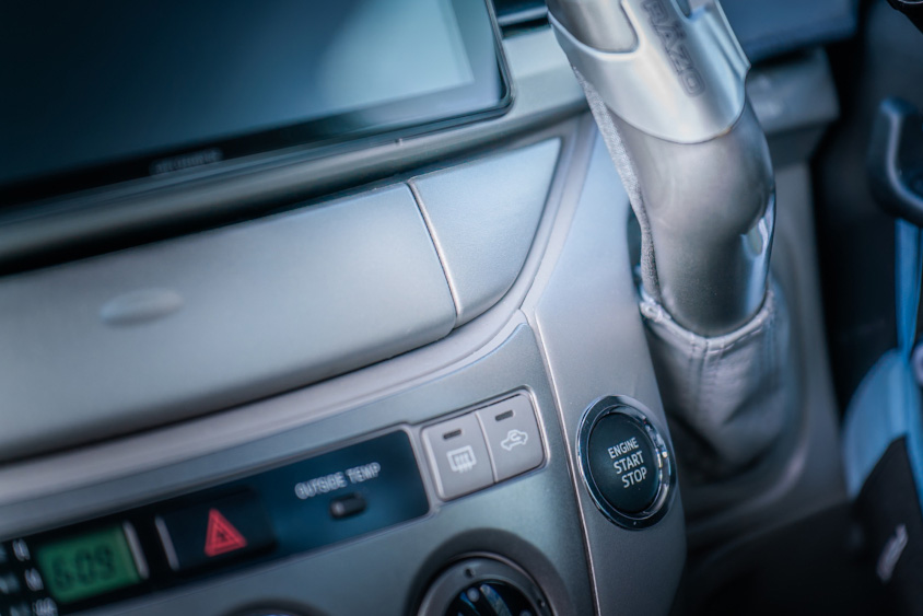 トヨタ・ヴォクシー（60系）に移植したプッシュスタートボタン