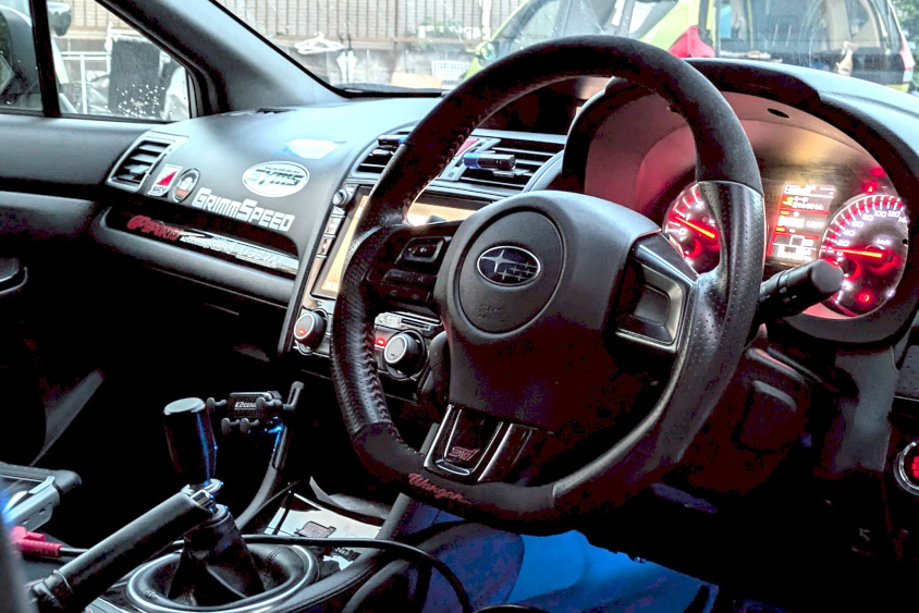 スバル・WRX STI TypeSの運転席