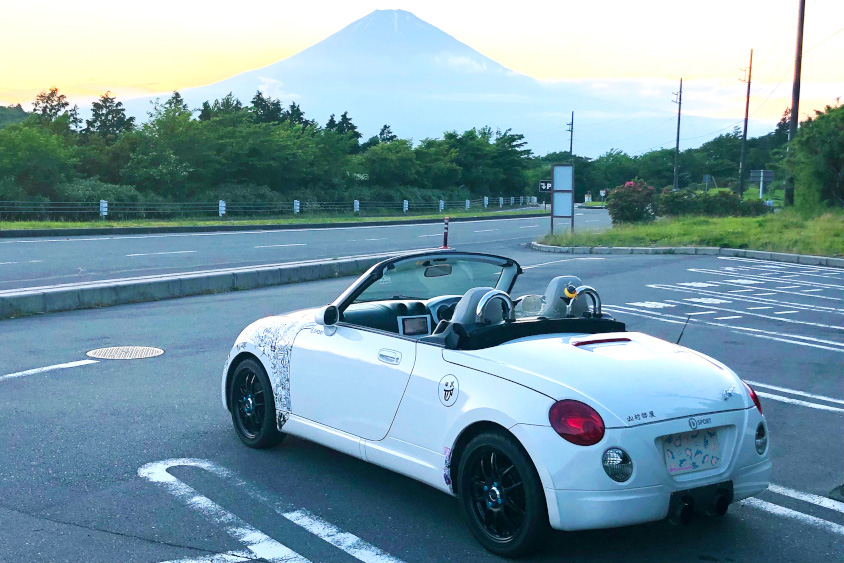 ダイハツ・コペンと富士山