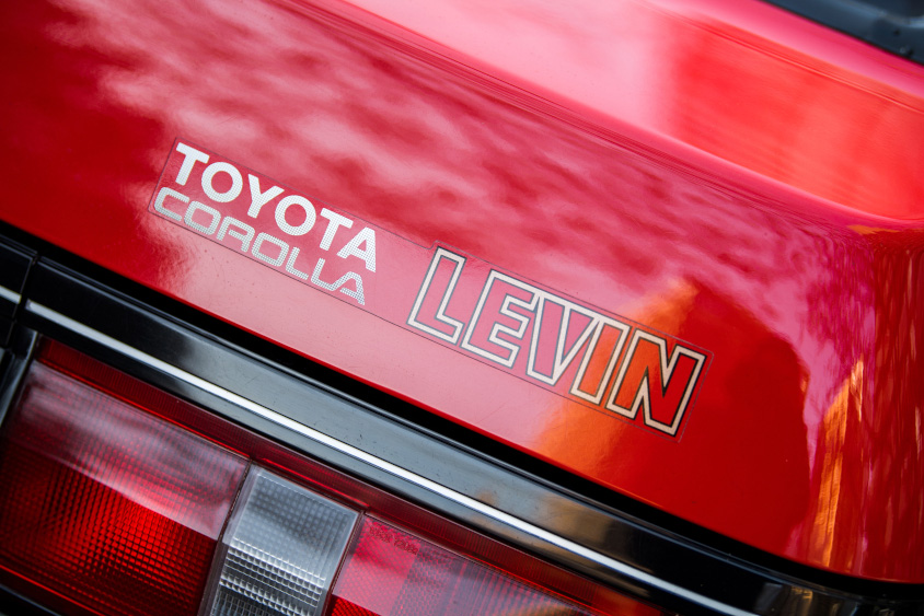 トヨタ・カローラレビン（AE86）のエンブレム