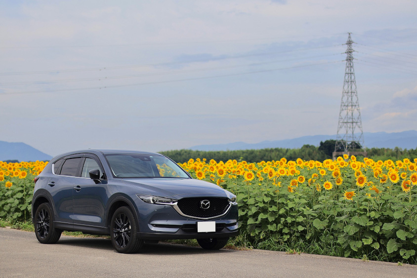 マツダ・CX-5とひまわり畑