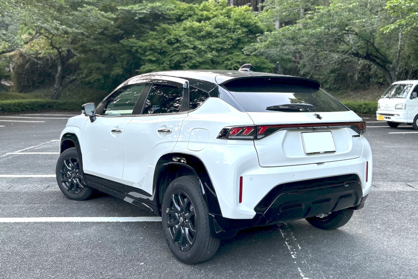 ブラック塗装したスズキ・フロンクスのリヤ