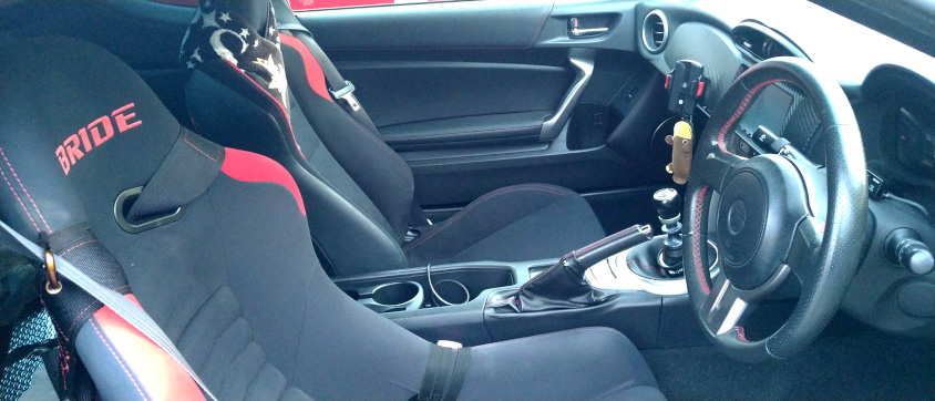 トヨタ・86の運転席