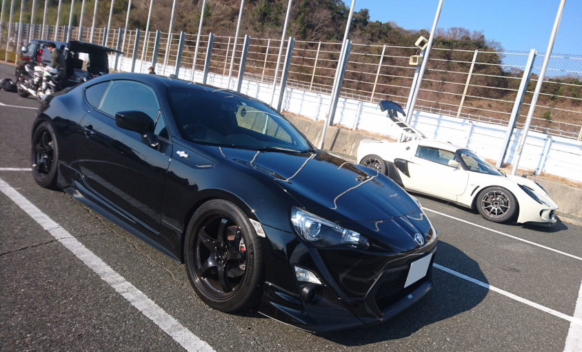 サーキットでのトヨタ・86