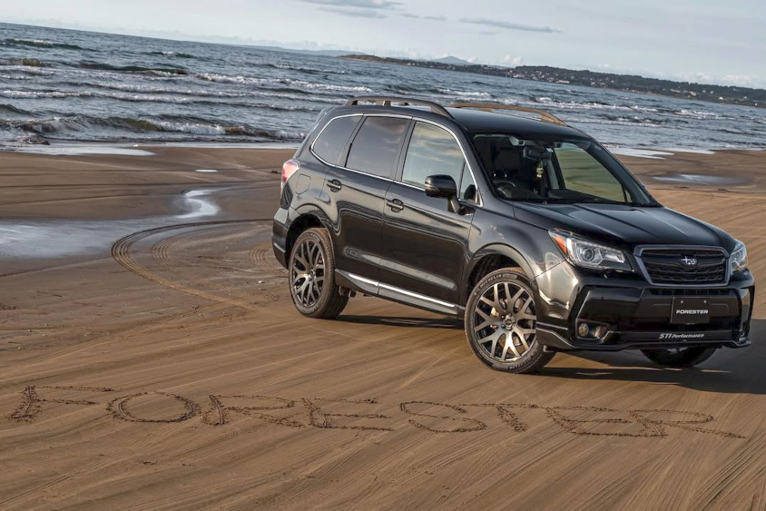 スバル・フォレスターと千里浜なぎさドライブウェイ