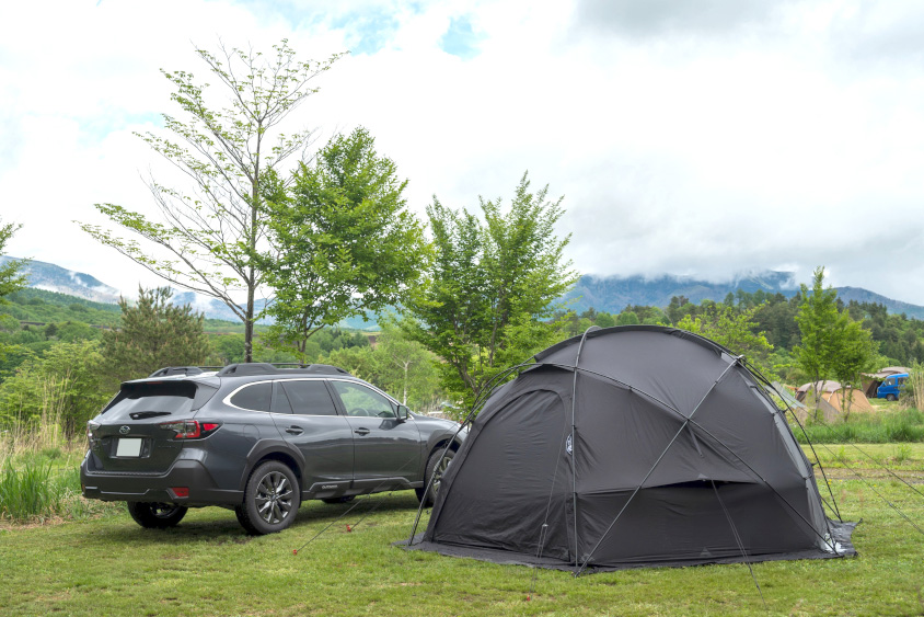 スバル・レガシィアウトバックとテント