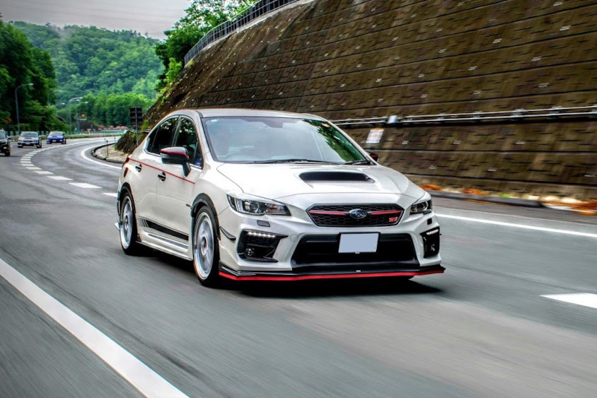 スバル・WRX S4のローリングショット