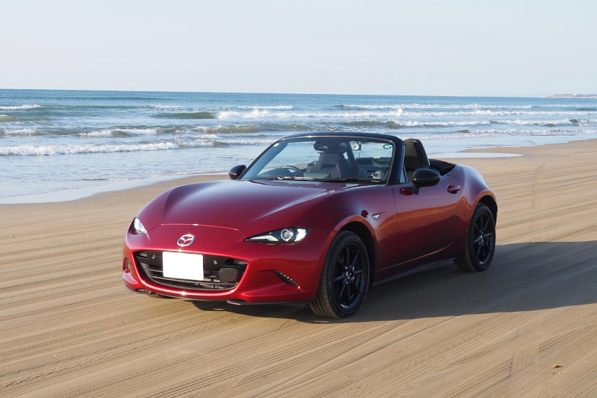 マツダ・NDロードスターと千里浜ドライブウェイ