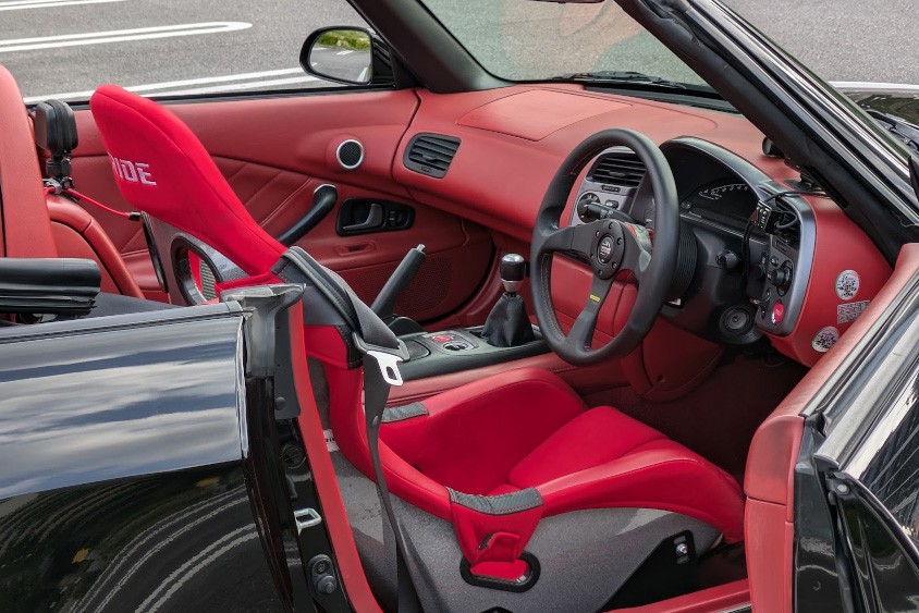 ホンダ・S2000の赤内装