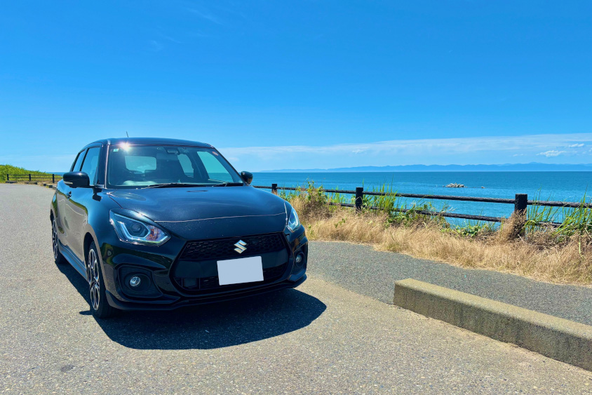 スズキ・スイフトスポーツと海