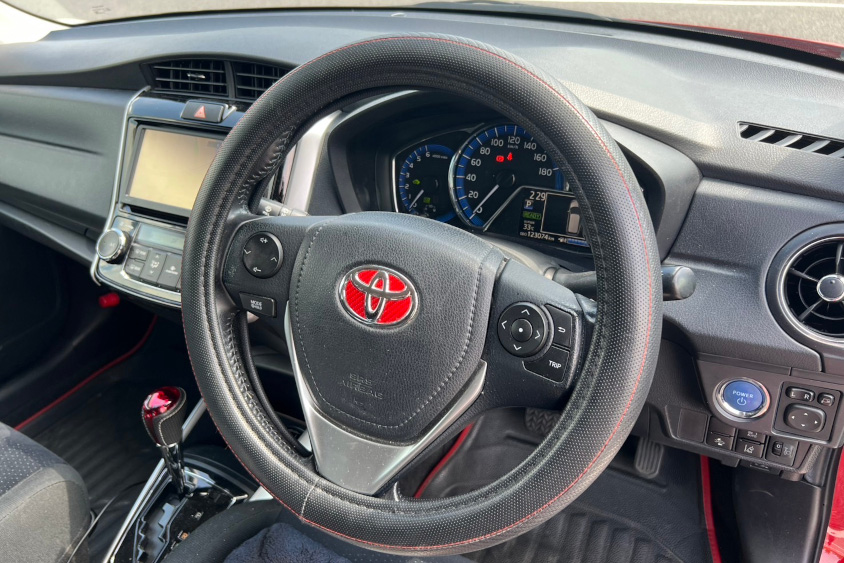 トヨタ・カローラフィールダーの運転席