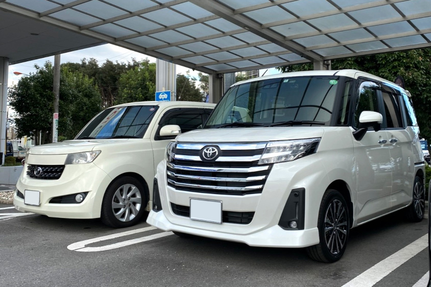 前の愛車のトヨタ・bBと現愛車のトヨタ・ルーミー