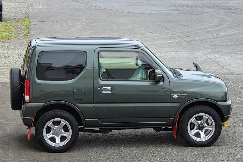 スズキ・ジムニーの右サイド