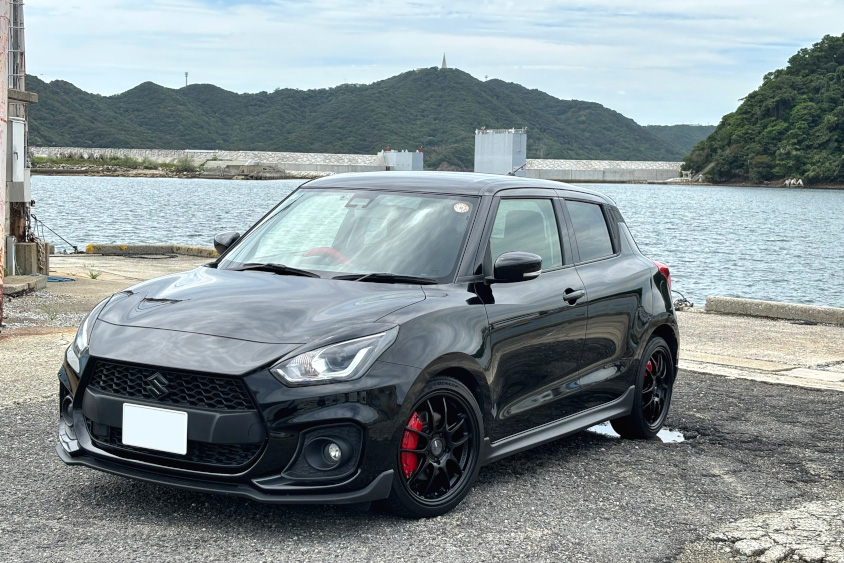 スズキ・スイフトスポーツと海