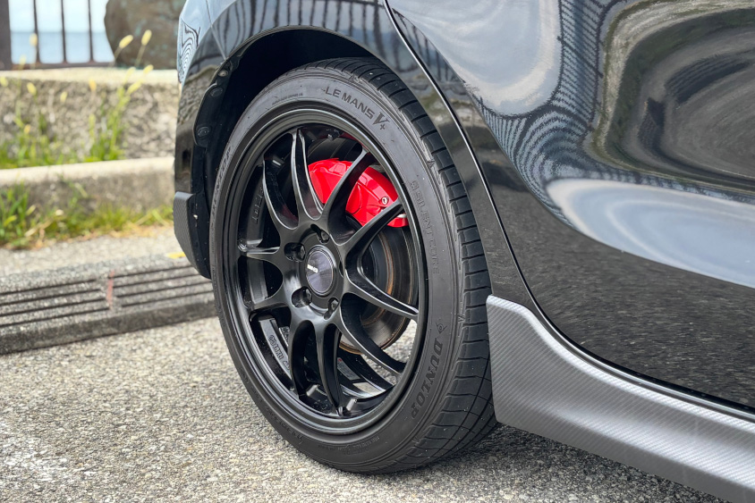 スズキ・スイフトスポーツが履くエンケイのPF01ホイール