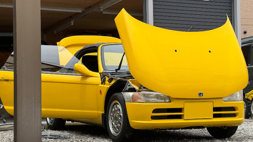 ボンネットやドアを開けたホンダ・ビート