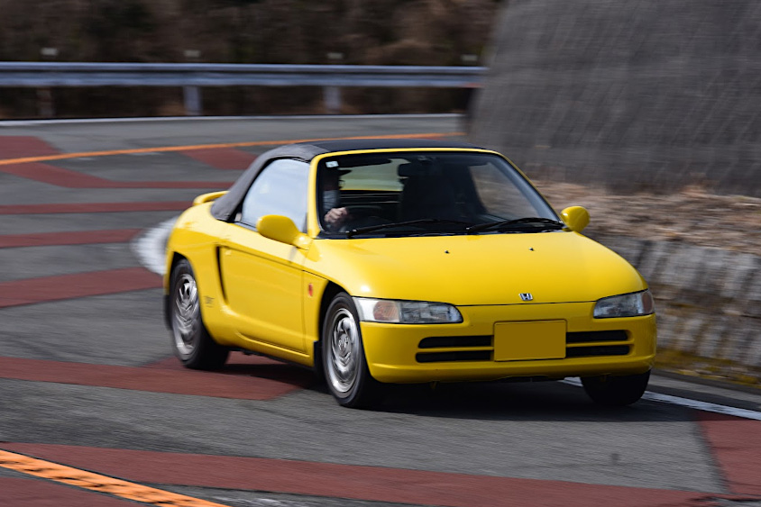 走行するホンダ・ビート