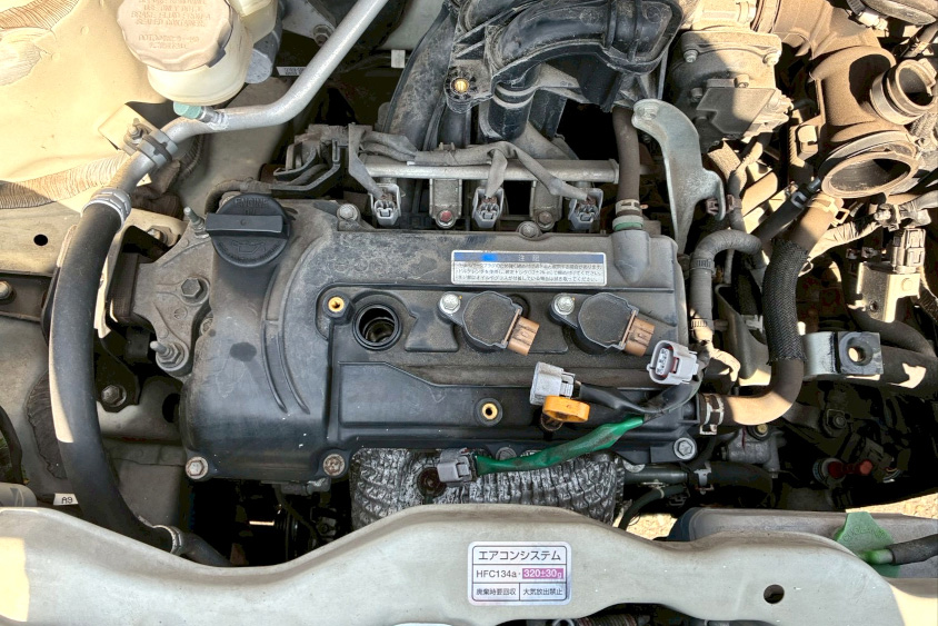 スズキ・アルトエコのエンジンルーム