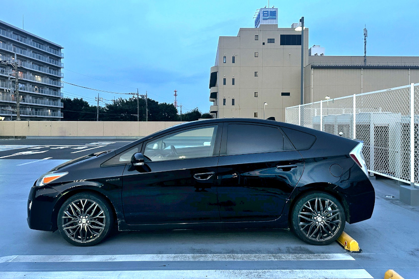 トヨタ・プリウス（30系）の左サイド