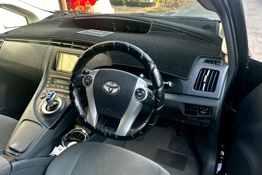 トヨタ・プリウス（30系）の運転席