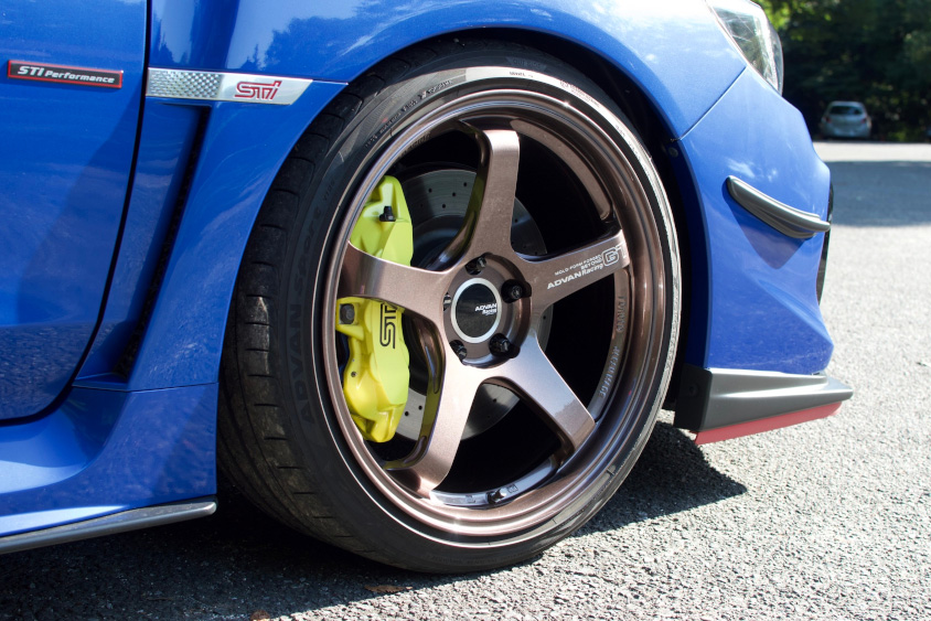 スバル・WRX STIが履くアドバンホイール
